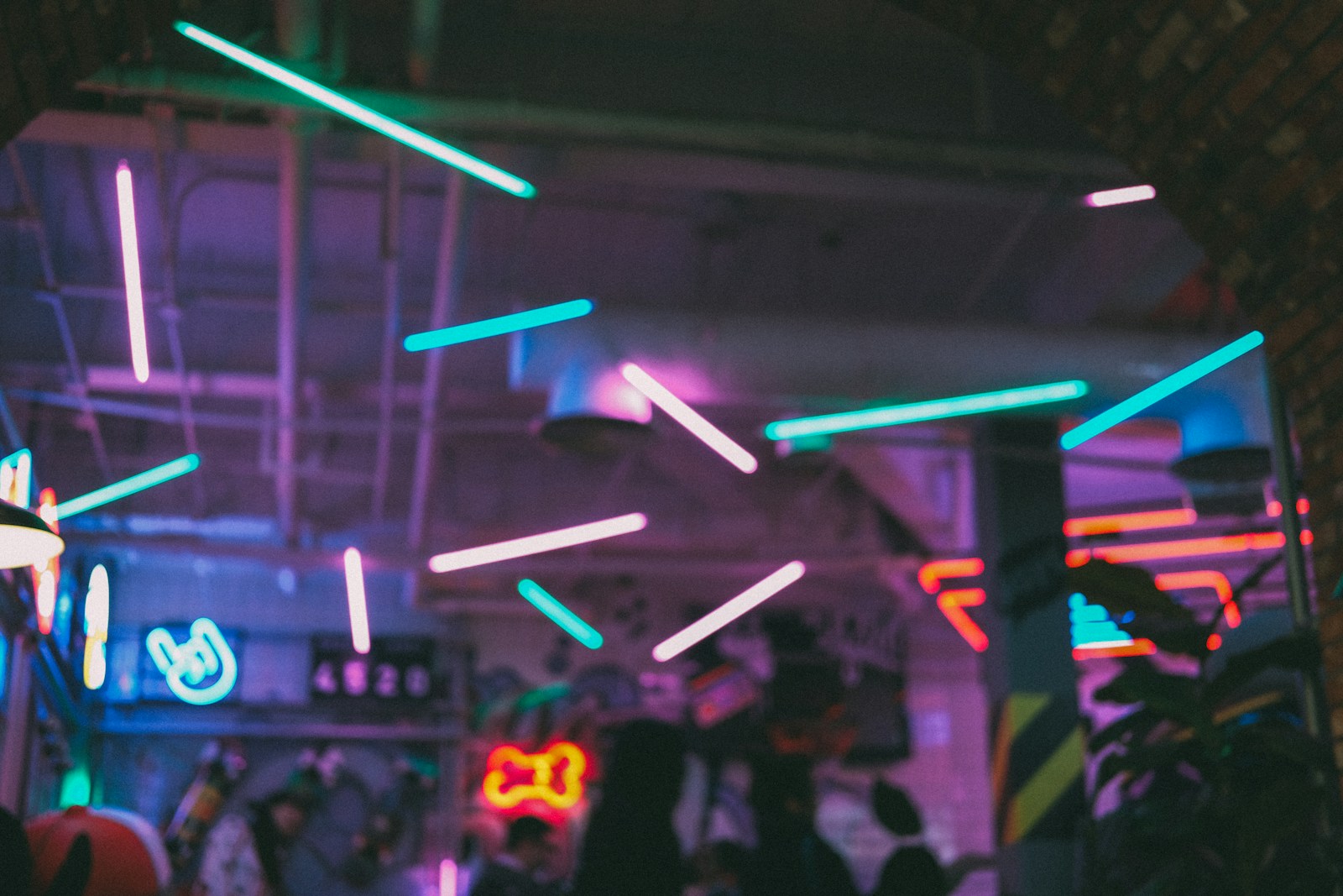 Le bâton LED lumineux : un accessoire décoratif très prisé par les femmes pour les fêtes