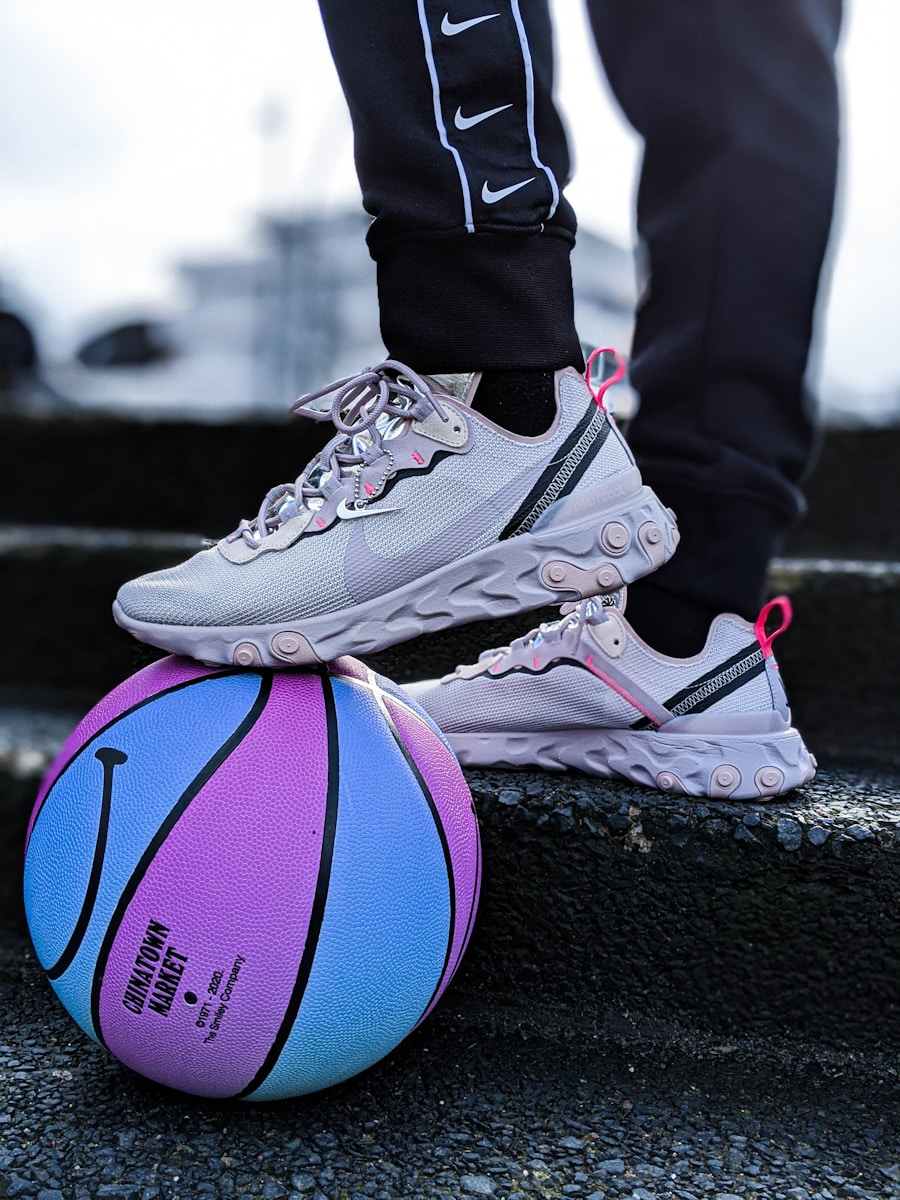 chaussures de basket nike blanc et rouge