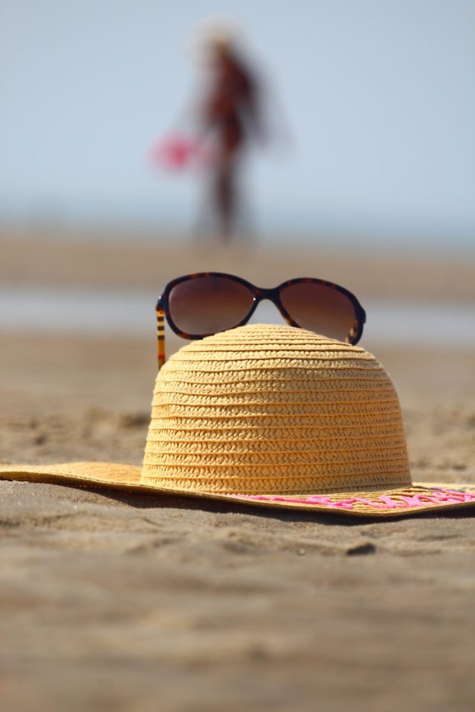 Tenues de plage: Nos conseils pour rester glamour sur le sable!